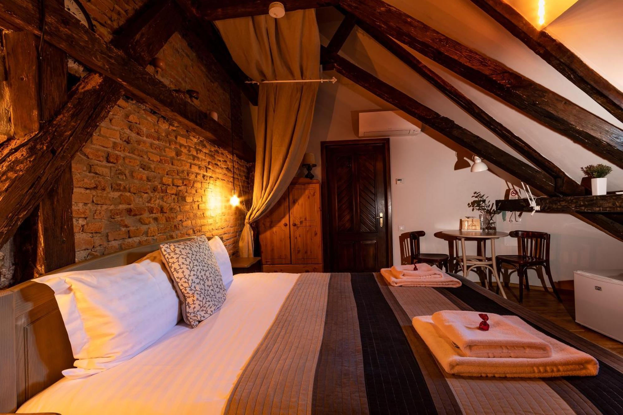 Wood House Republicii Hotel Braşov Eksteriør billede