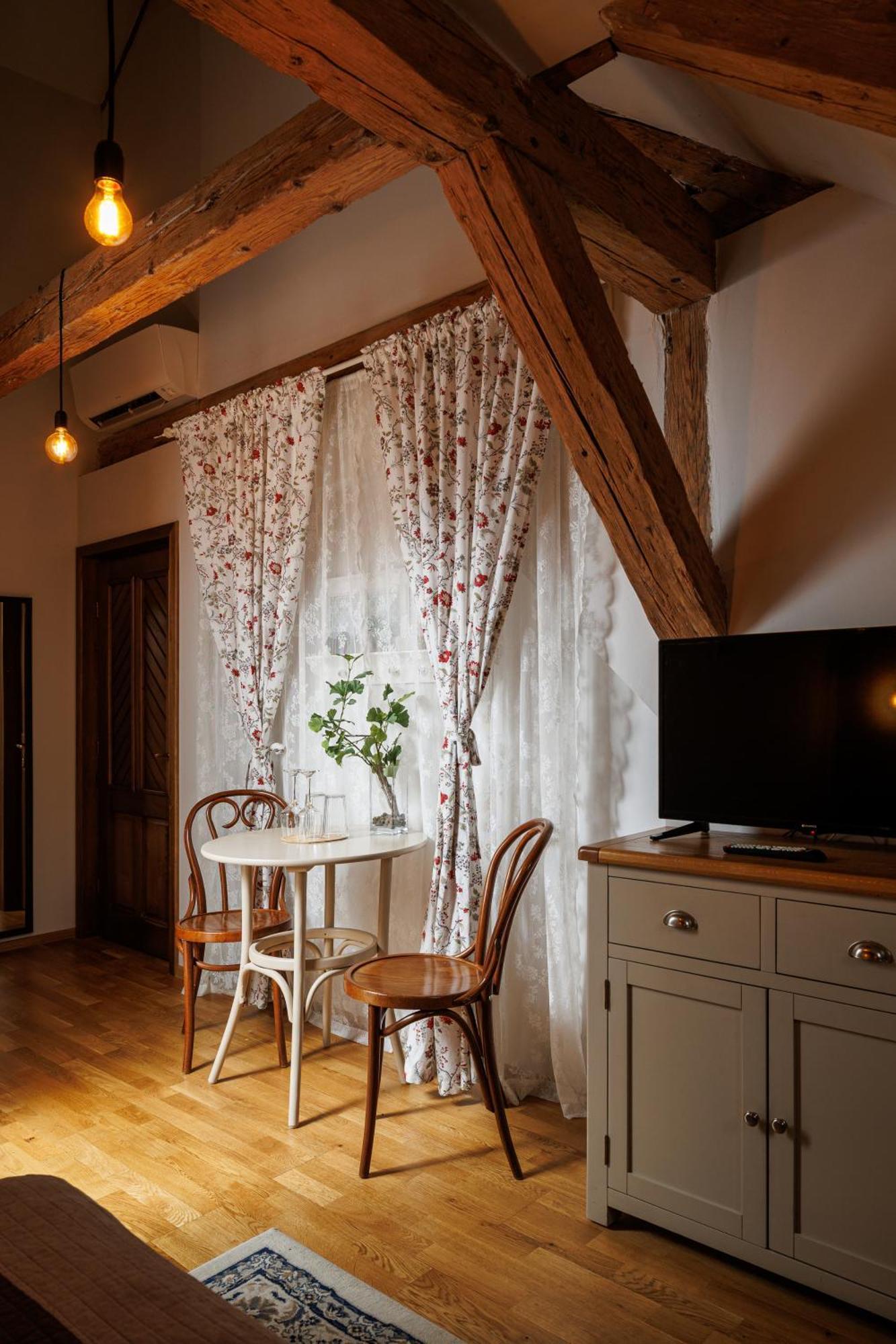 Wood House Republicii Hotel Braşov Eksteriør billede