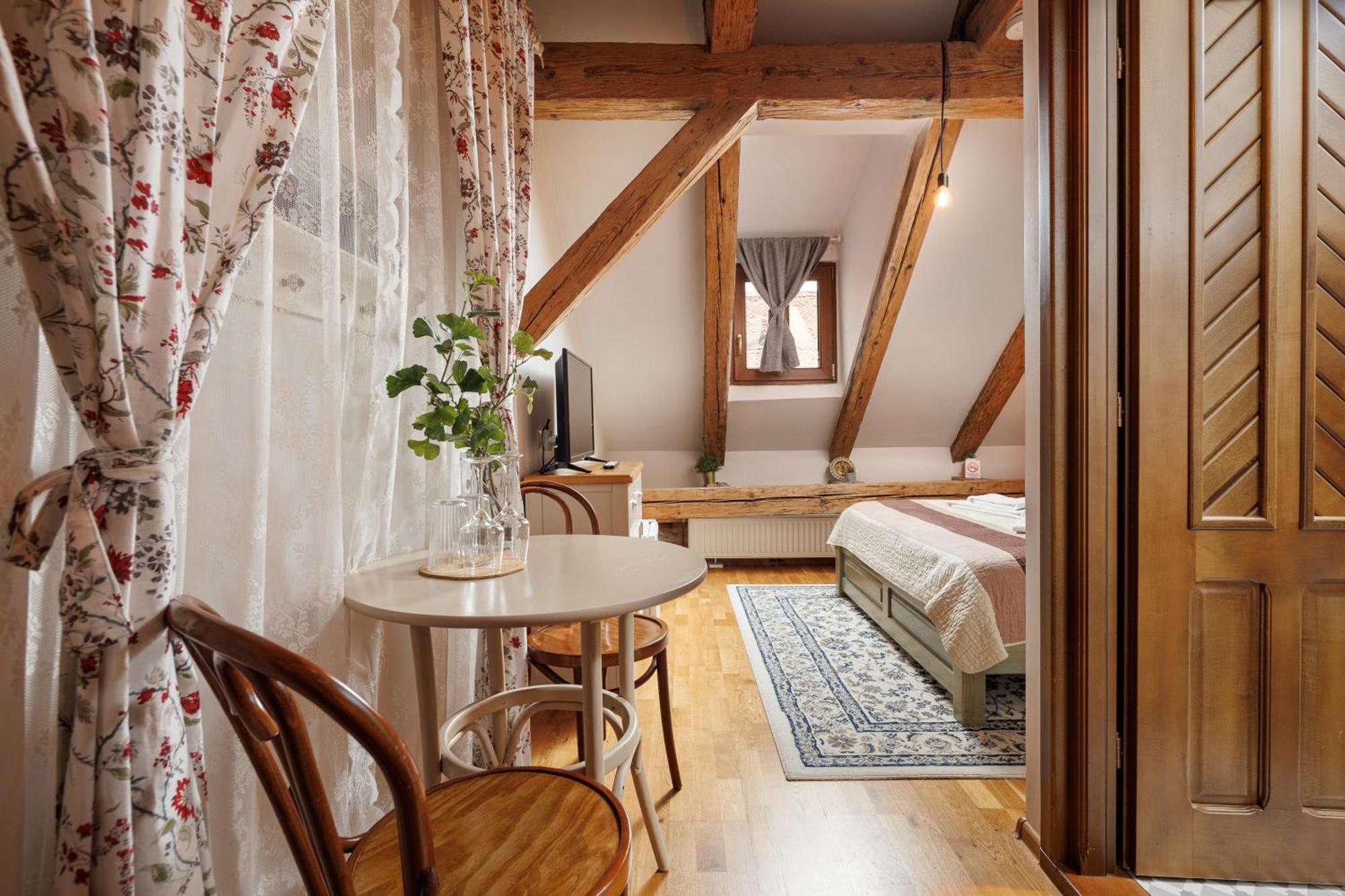 Wood House Republicii Hotel Braşov Eksteriør billede