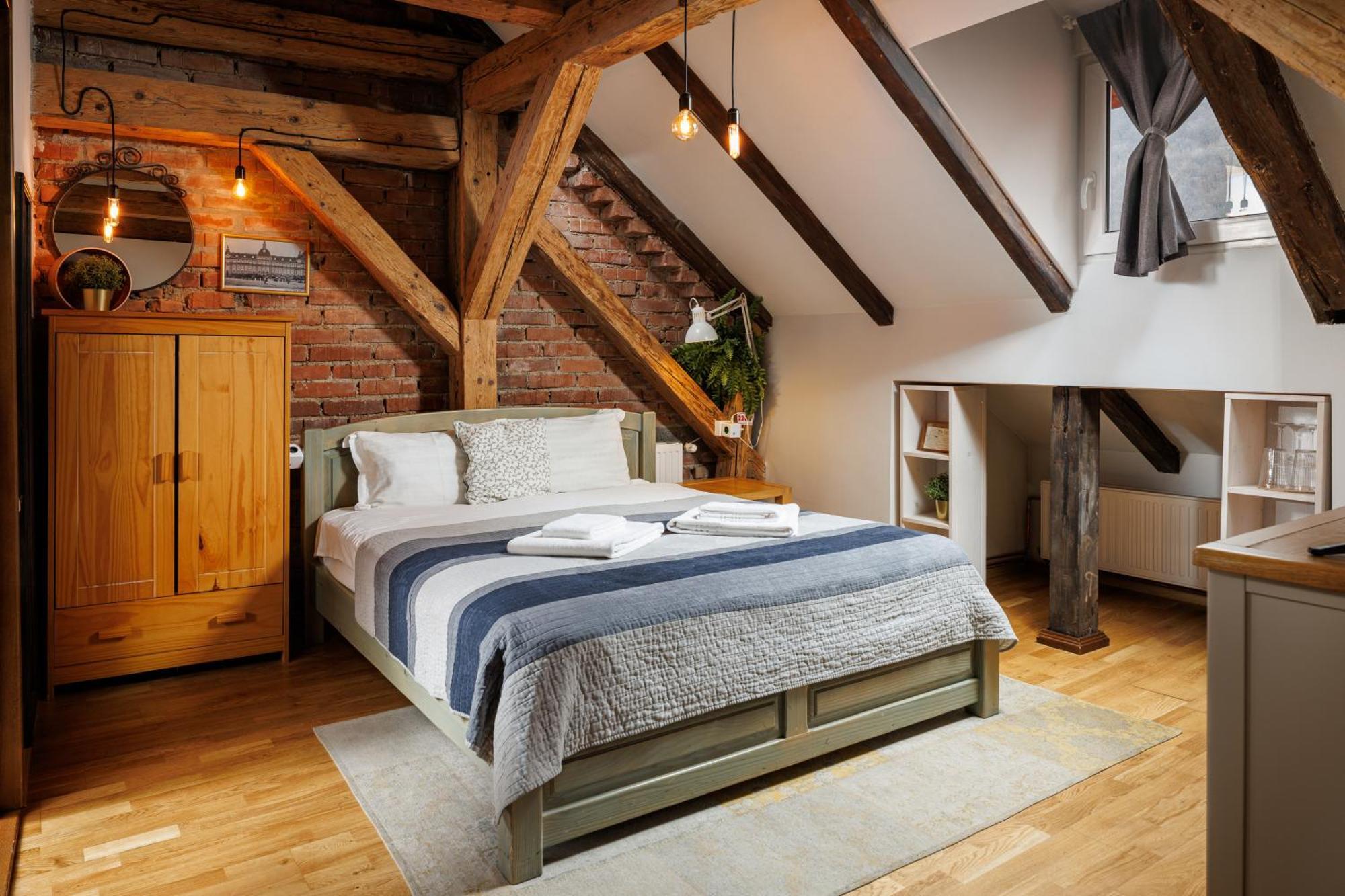 Wood House Republicii Hotel Braşov Eksteriør billede
