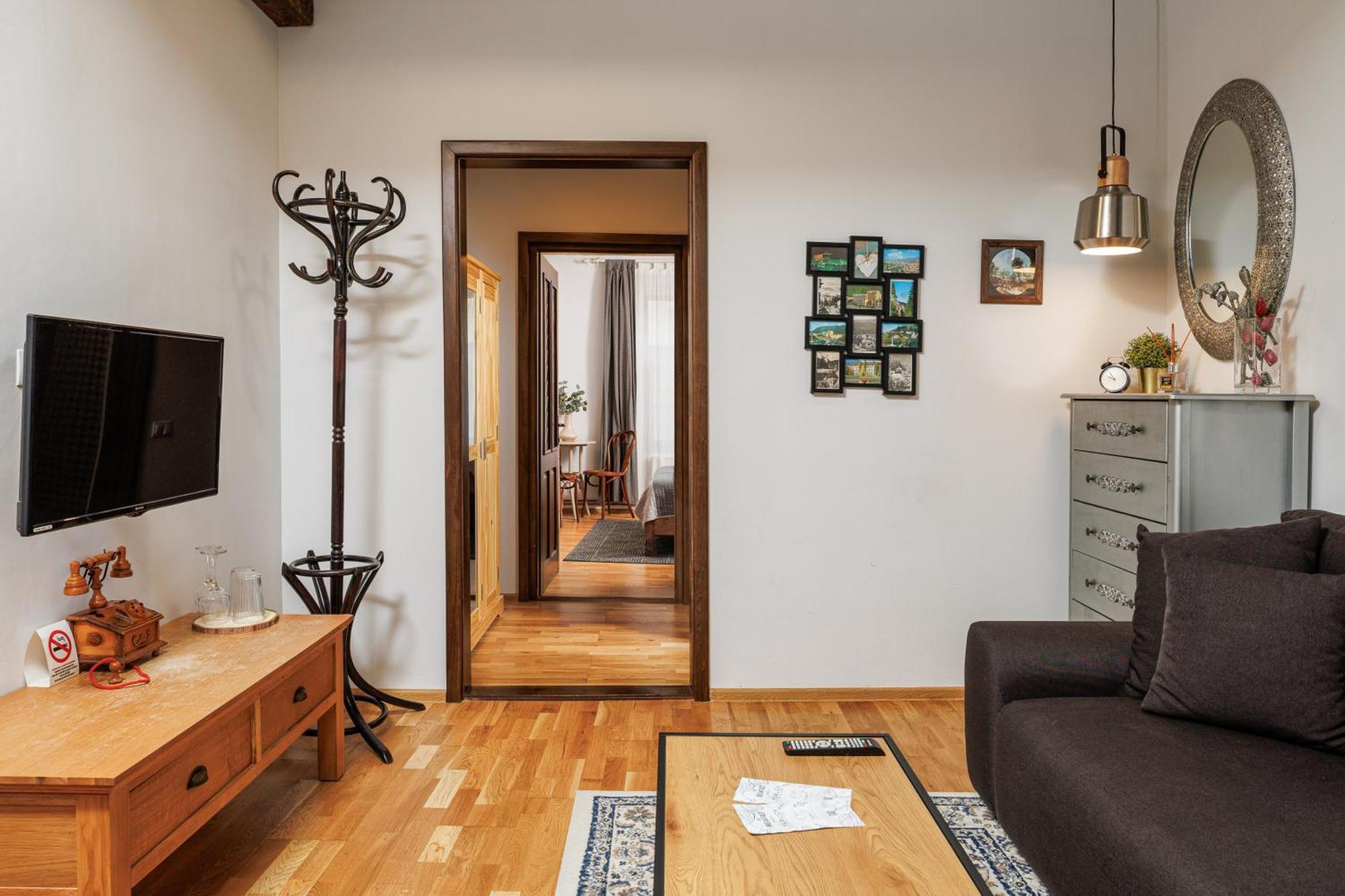 Wood House Republicii Hotel Braşov Eksteriør billede