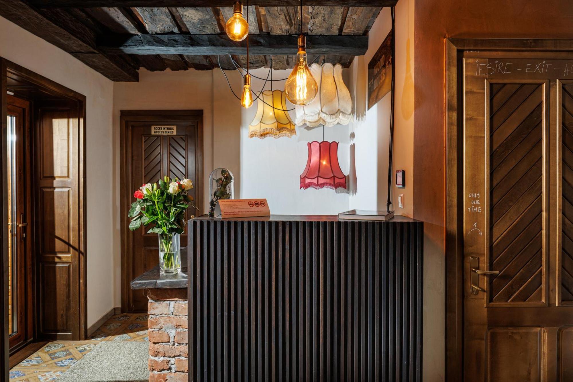 Wood House Republicii Hotel Braşov Eksteriør billede