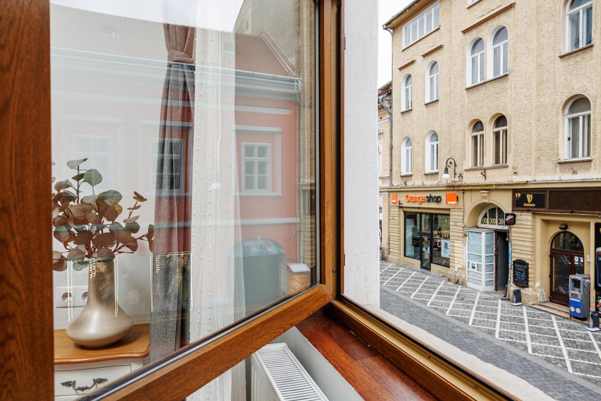 Wood House Republicii Hotel Braşov Eksteriør billede
